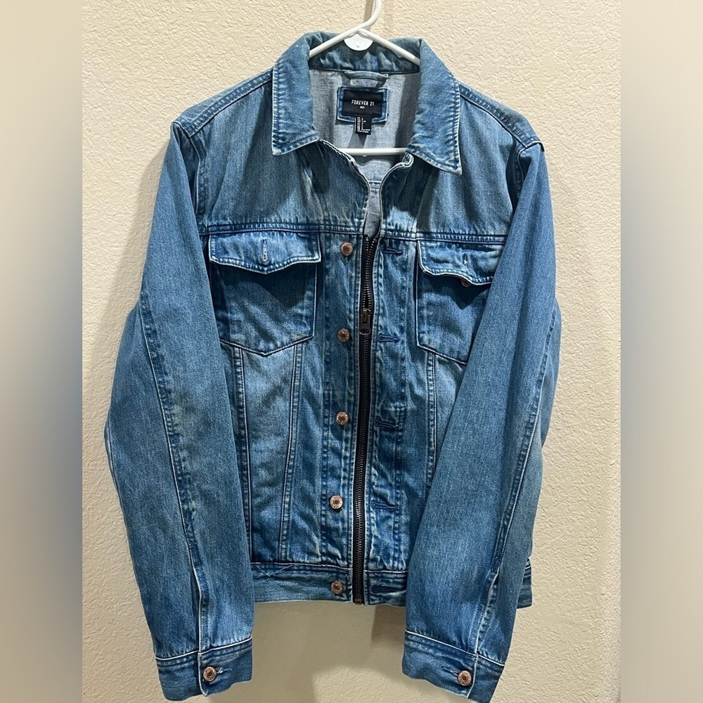 Forever 21 Men's 90’s Classic Blue FADED DENIM JACKET SIZE L